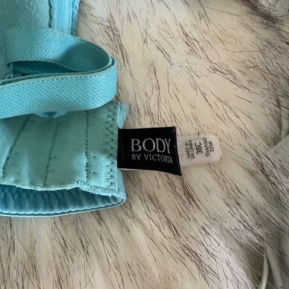 Four Victoria’s Secret Bras-Size 36C - Picture 10 of 15